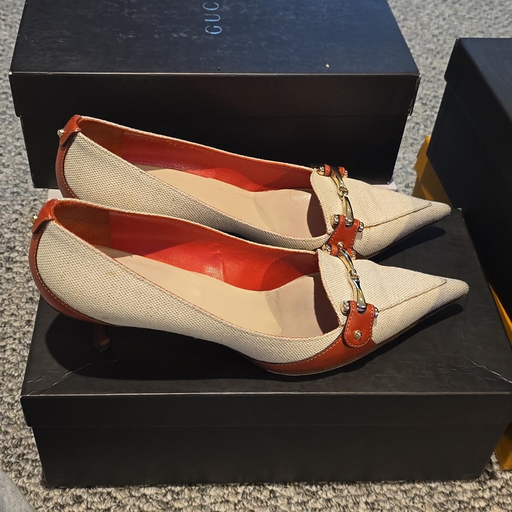 Gucci close toed shoes